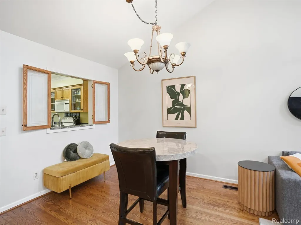 426 Oak Run Court Royal Oak City MI 48073