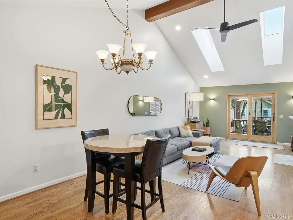426 Oak Run Court Royal Oak City MI 48073