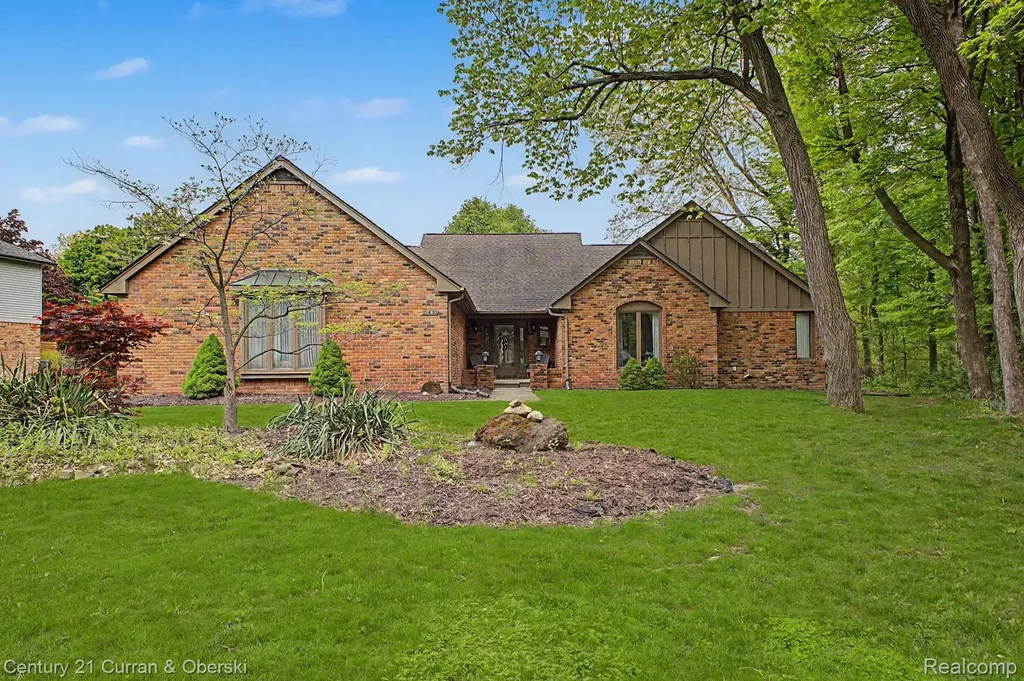 21470 Woodfarm Drive Northville City MI 48167