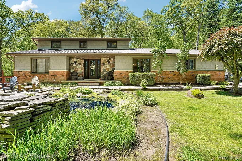 2615 Shagbark Milford Charter Township MI 48380