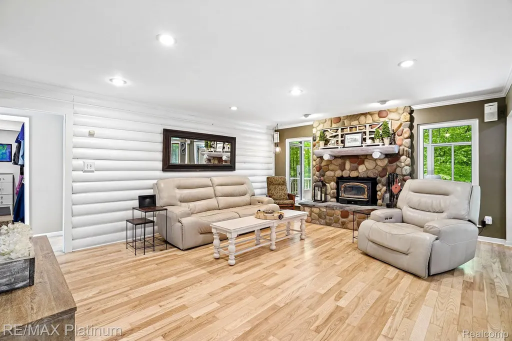 2615 Shagbark Milford Charter Township MI 48380
