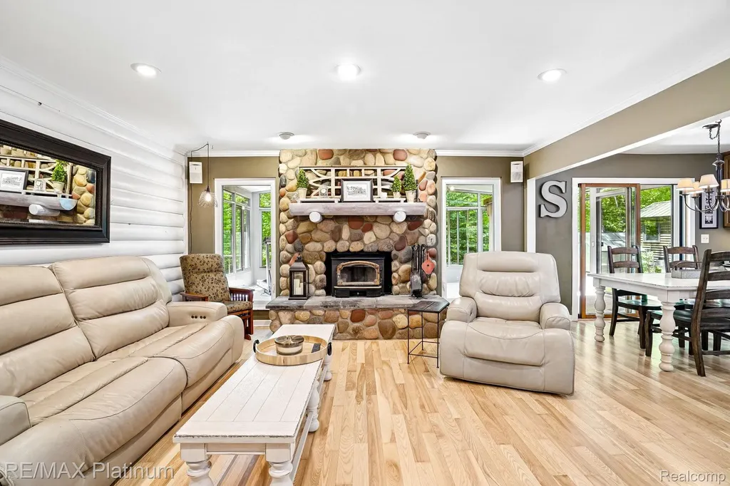 2615 Shagbark Milford Charter Township MI 48380