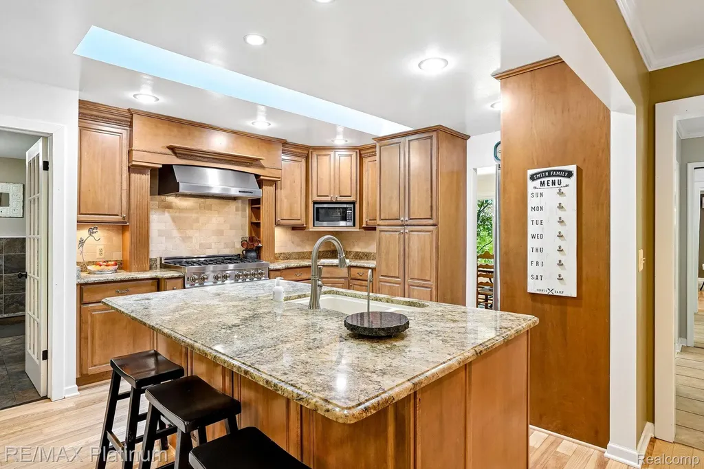 2615 Shagbark Milford Charter Township MI 48380
