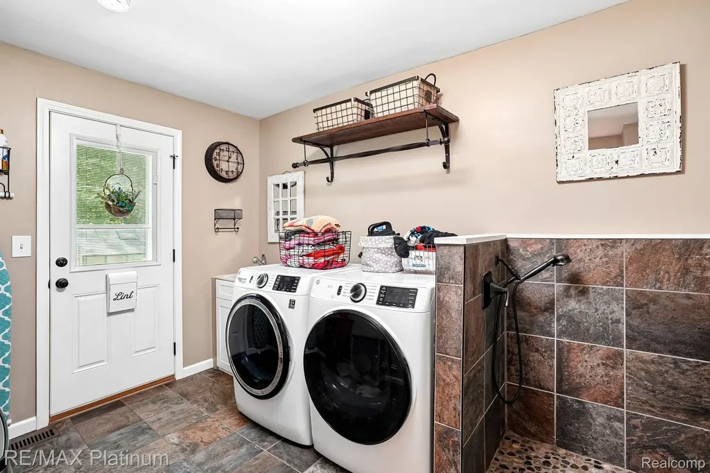 2615 Shagbark Milford Charter Township MI 48380