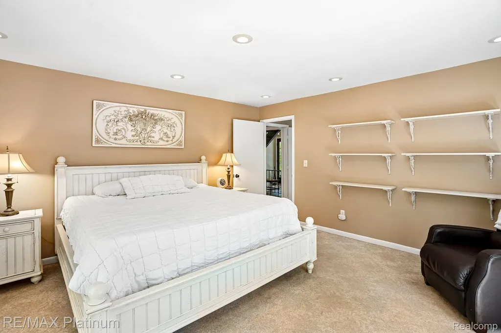 2615 Shagbark Milford Charter Township MI 48380