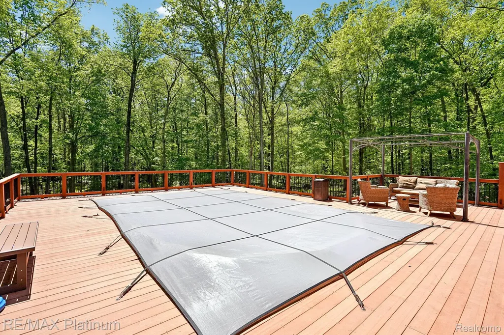 2615 Shagbark Milford Charter Township MI 48380