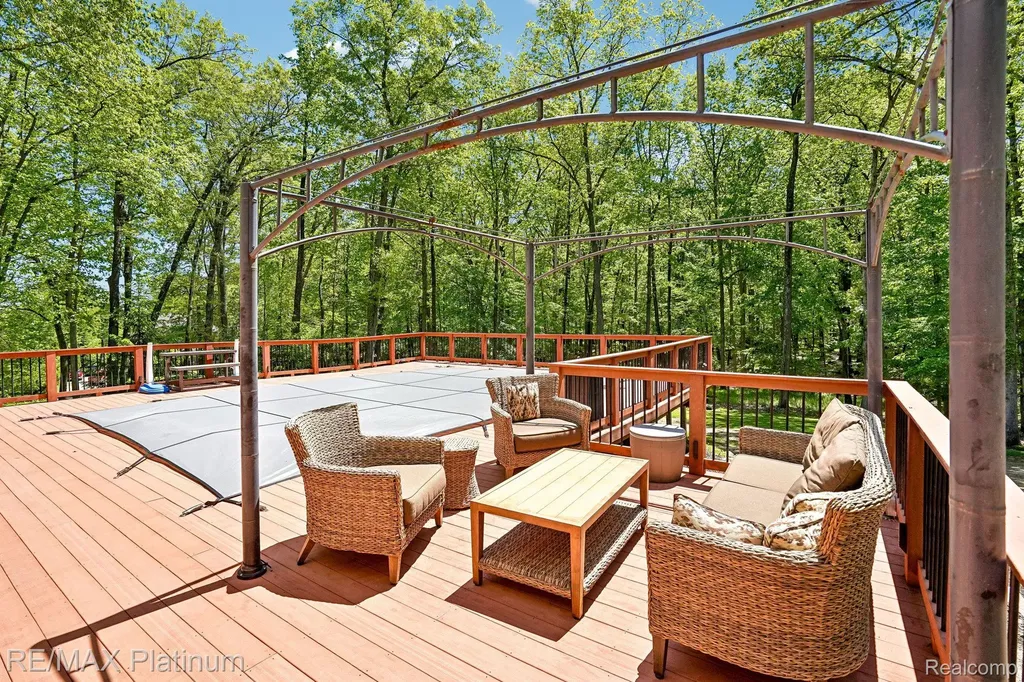 2615 Shagbark Milford Charter Township MI 48380