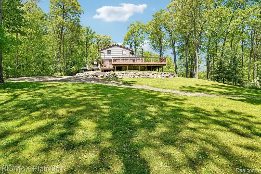2615 Shagbark Milford Charter Township MI 48380