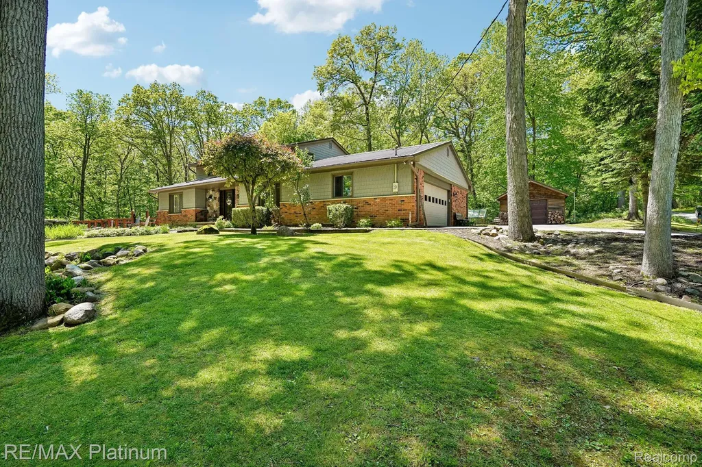 2615 Shagbark Milford Charter Township MI 48380