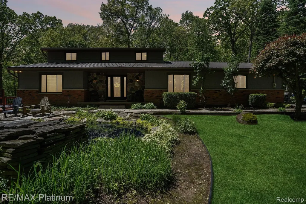 2615 Shagbark Milford Charter Township MI 48380