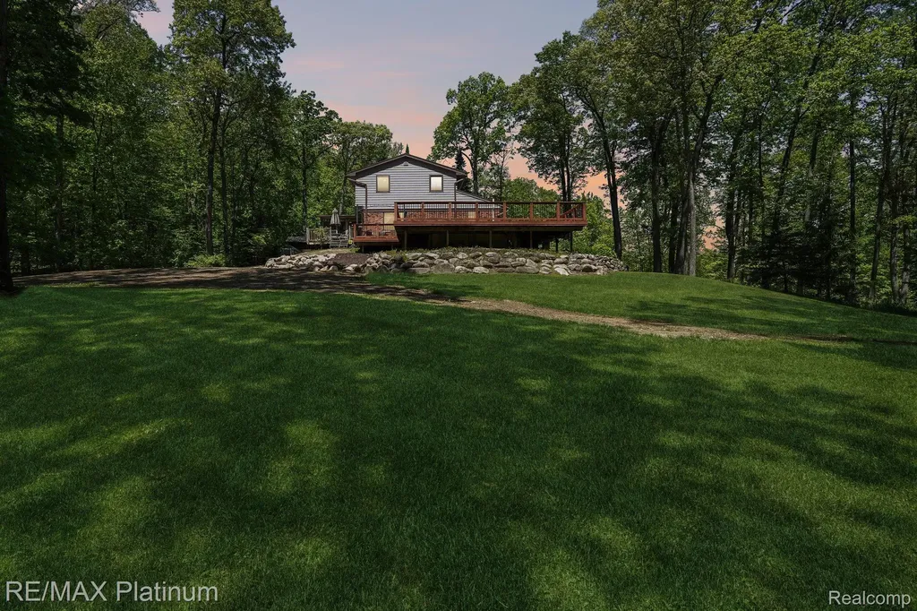 2615 Shagbark Milford Charter Township MI 48380