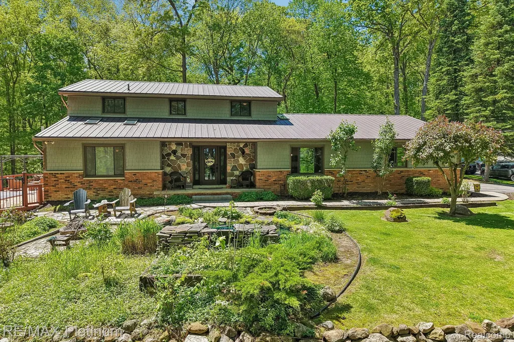 2615 Shagbark Milford Charter Township MI 48380
