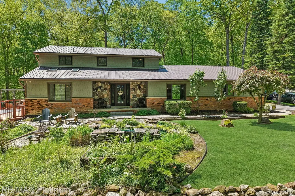 2615 Shagbark Milford Charter Township MI 48380