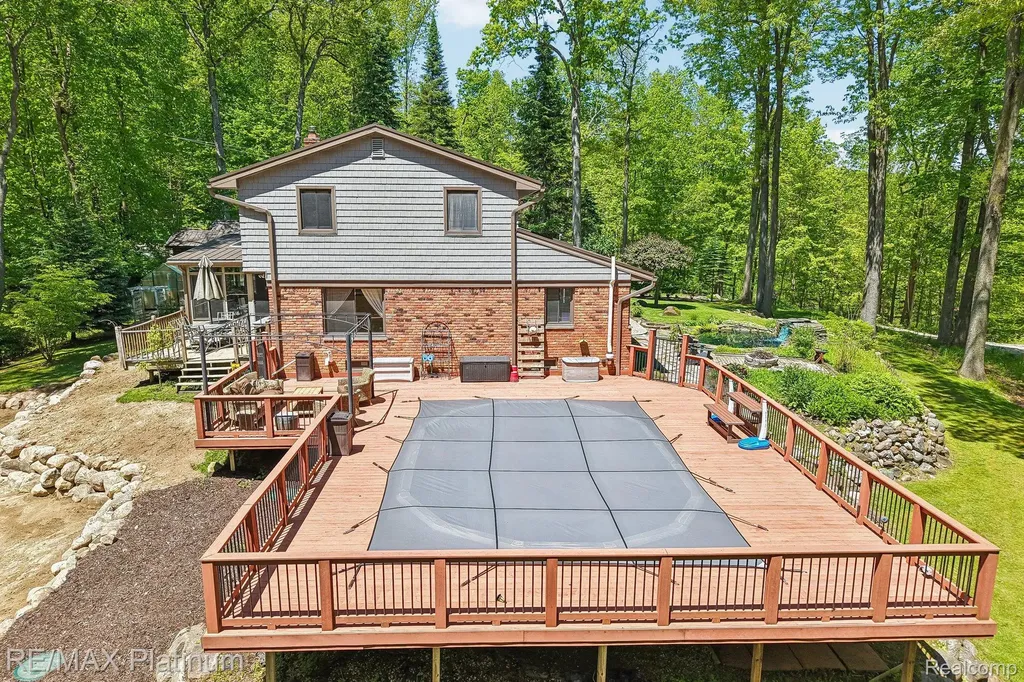 2615 Shagbark Milford Charter Township MI 48380