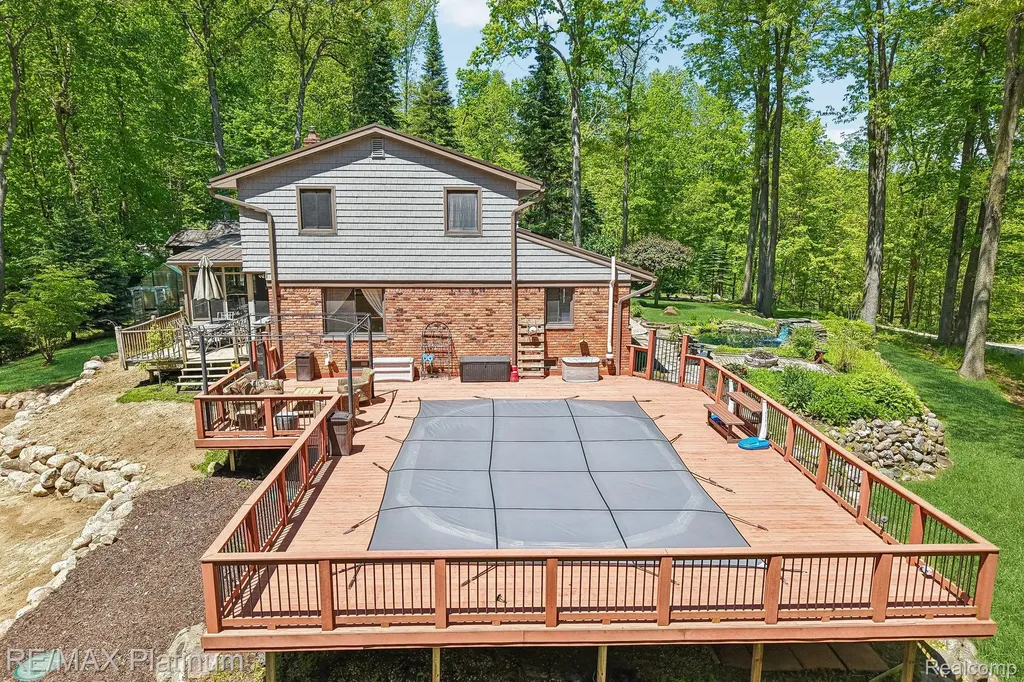 2615 Shagbark Milford Charter Township MI 48380