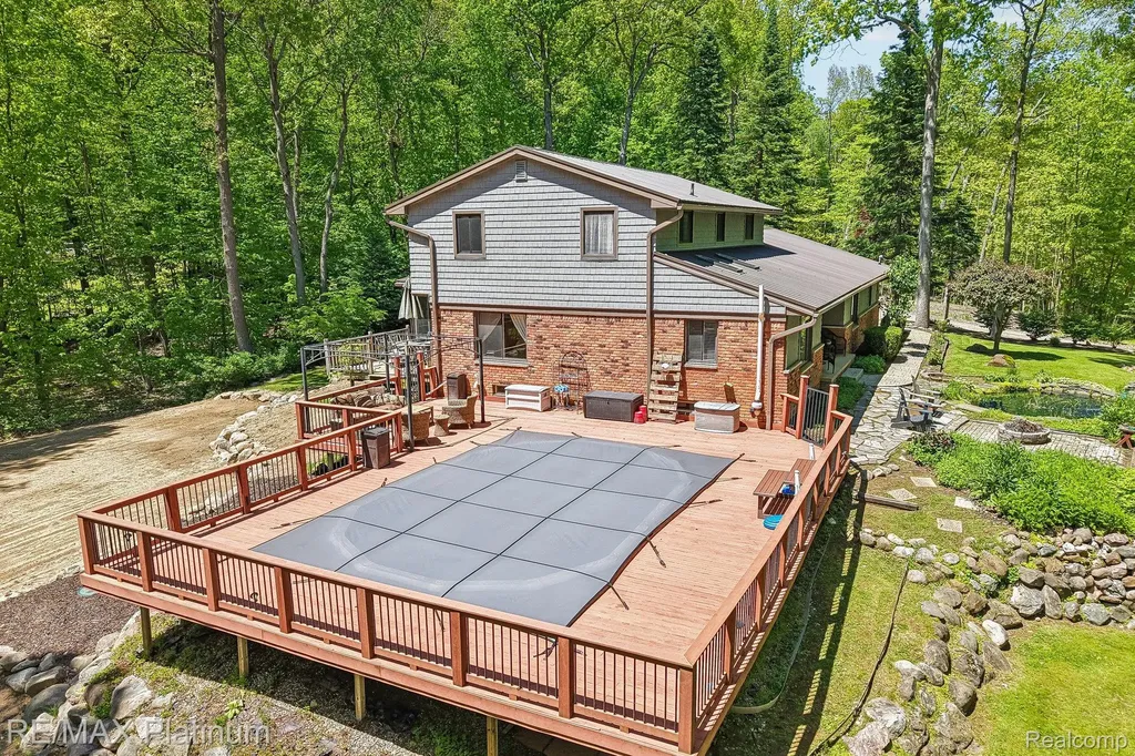 2615 Shagbark Milford Charter Township MI 48380