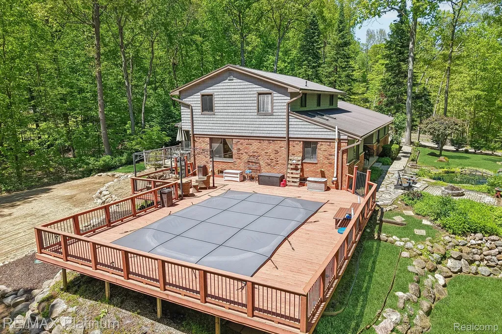 2615 Shagbark Milford Charter Township MI 48380