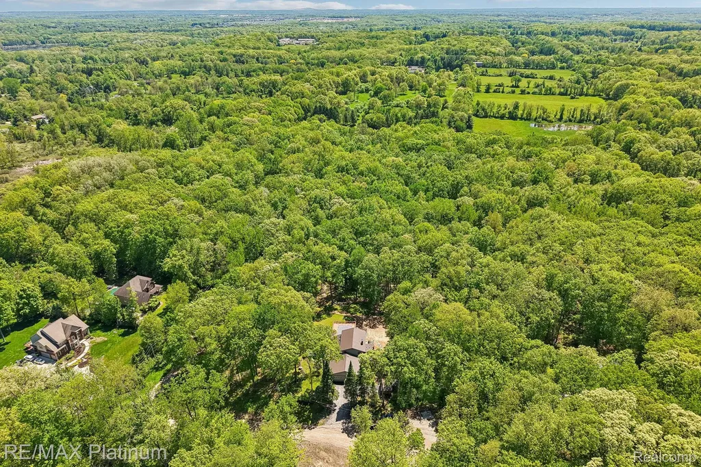 2615 Shagbark Milford Charter Township MI 48380