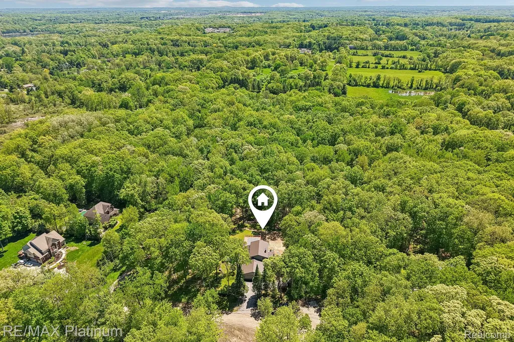2615 Shagbark Milford Charter Township MI 48380