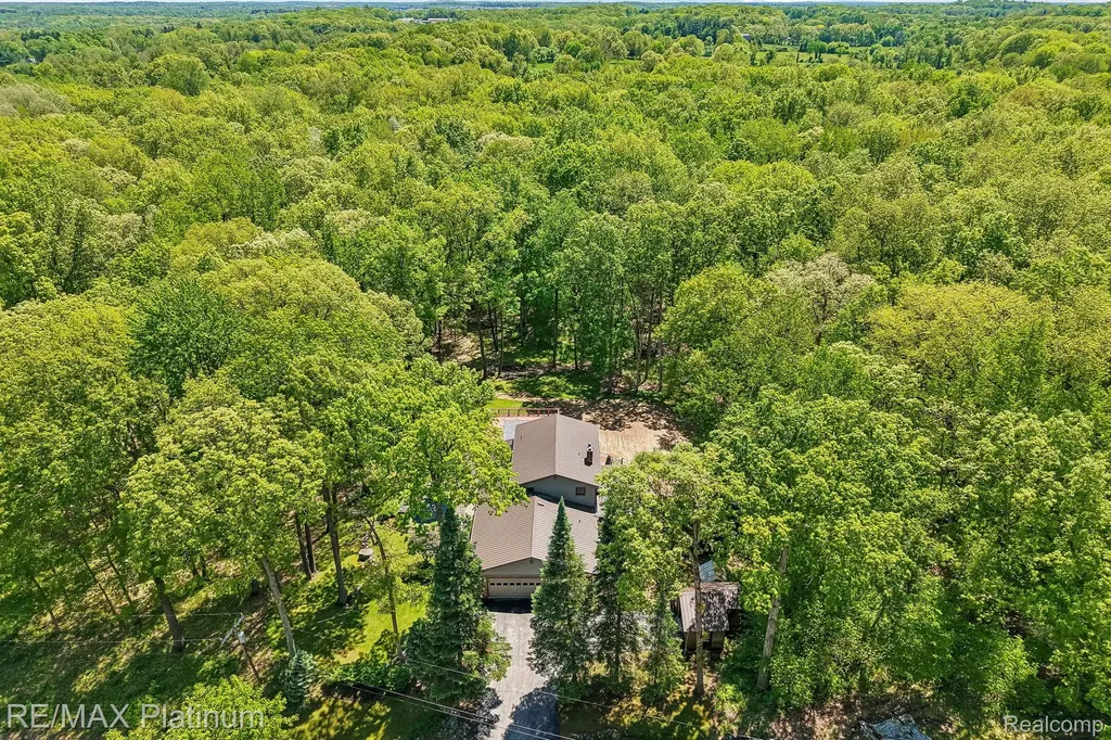 2615 Shagbark Milford Charter Township MI 48380