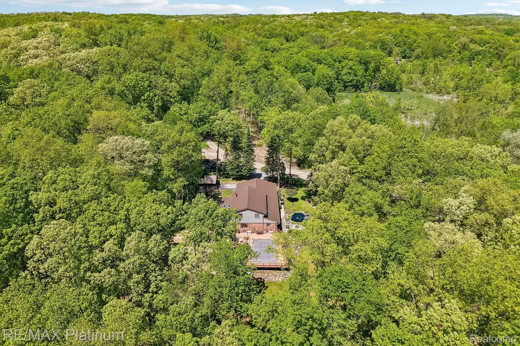 2615 Shagbark Milford Charter Township MI 48380
