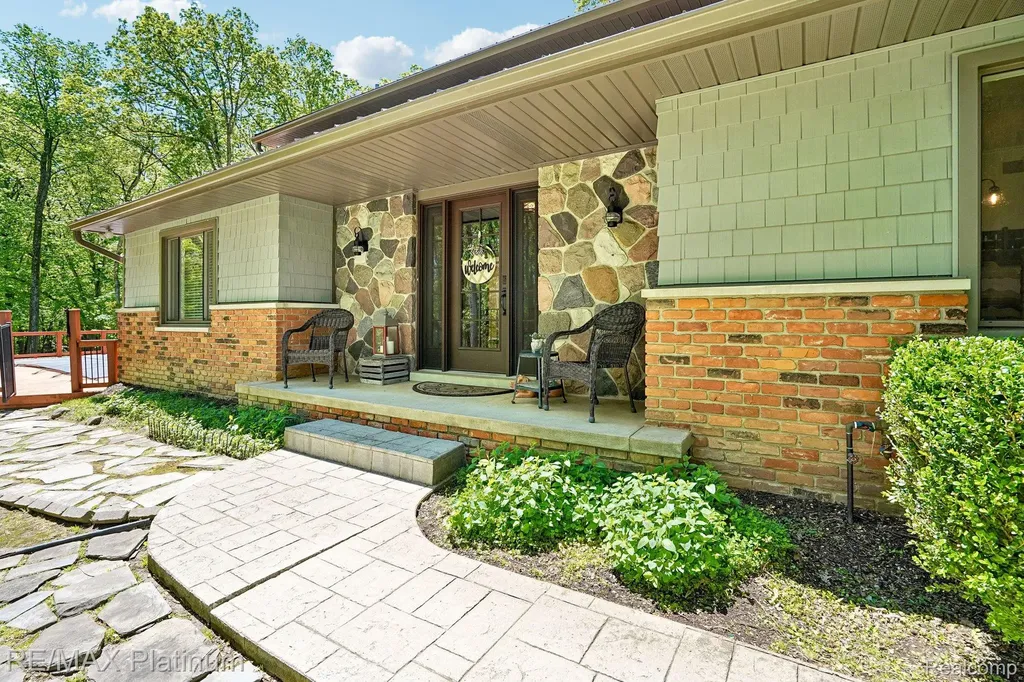 2615 Shagbark Milford Charter Township MI 48380