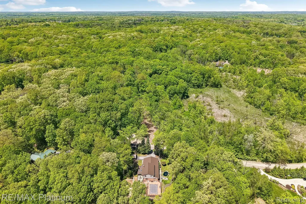 2615 Shagbark Milford Charter Township MI 48380