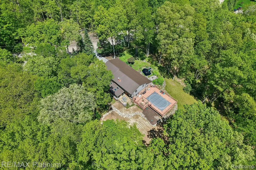 2615 Shagbark Milford Charter Township MI 48380