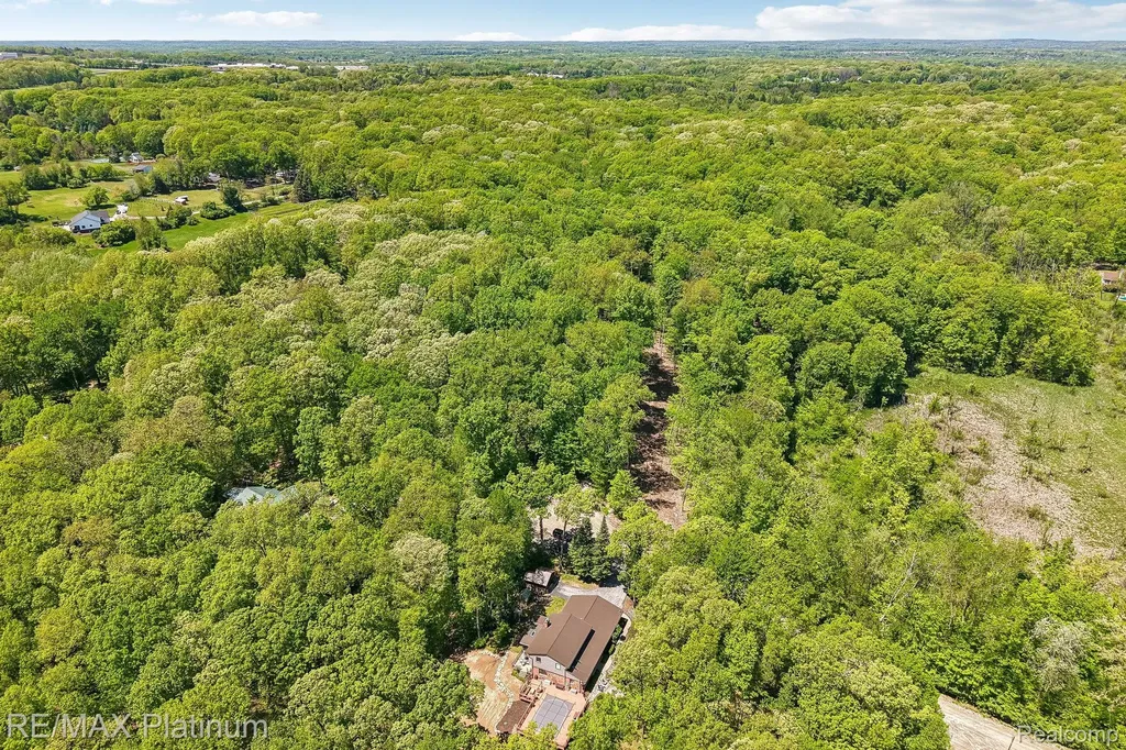 2615 Shagbark Milford Charter Township MI 48380