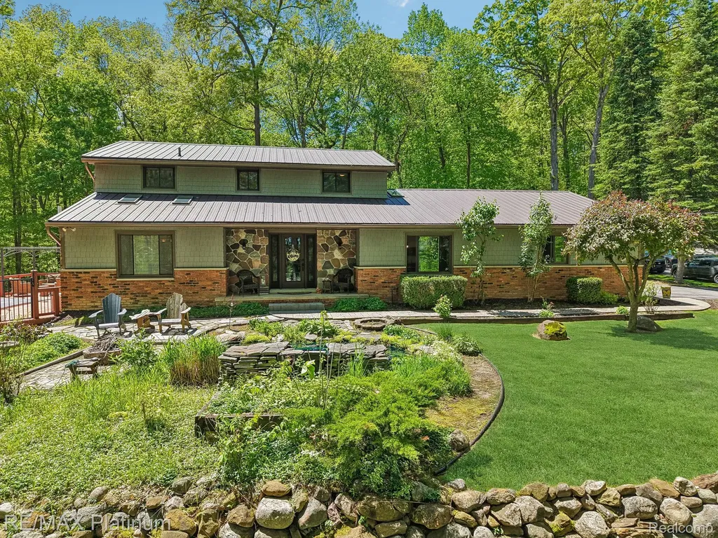 2615 Shagbark Milford Charter Township MI 48380