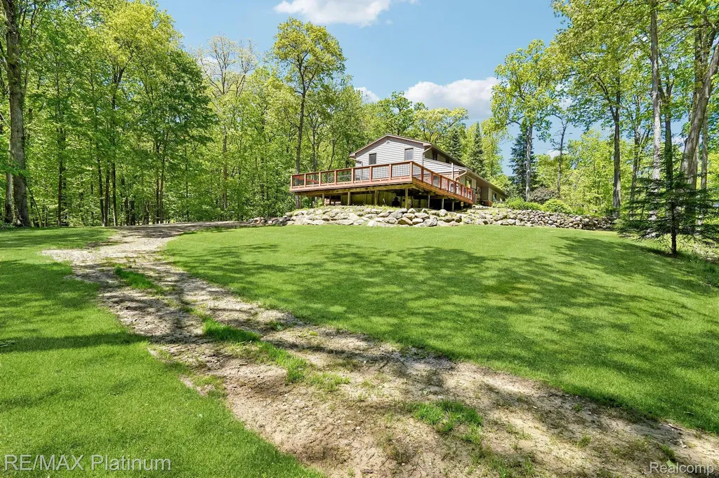 2615 Shagbark Milford Charter Township MI 48380
