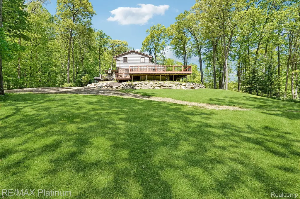 2615 Shagbark Milford Charter Township MI 48380