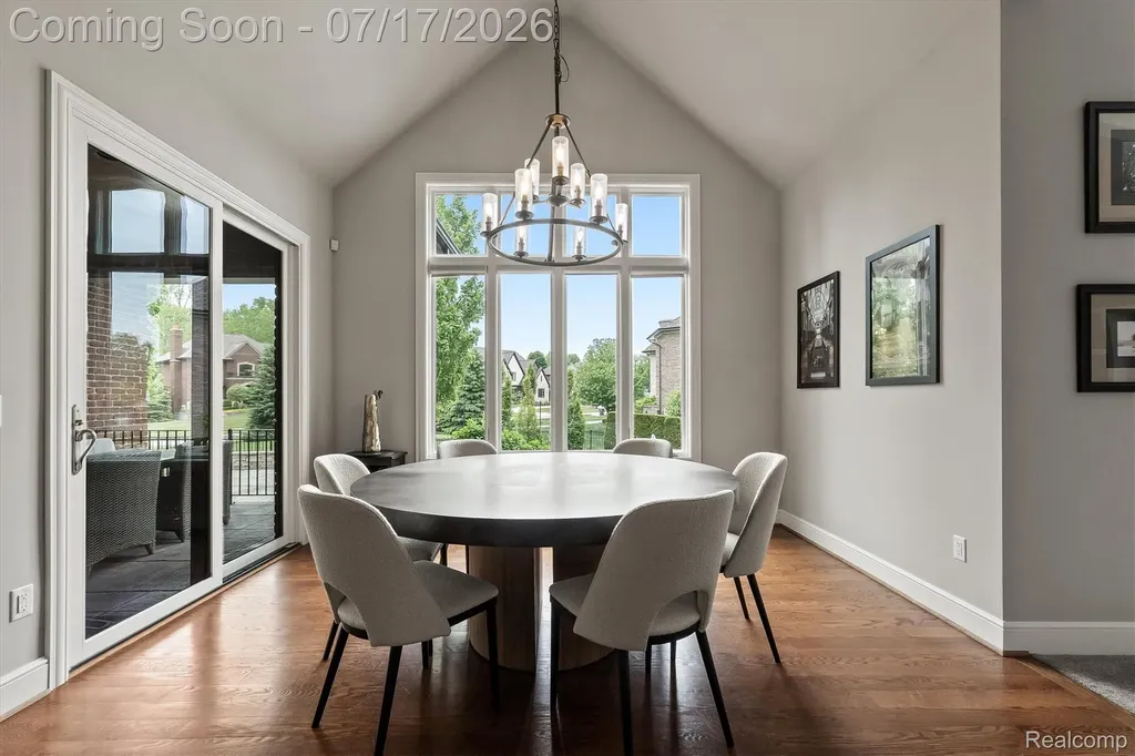 602 Wellington Circle Rochester Hills City MI 48309