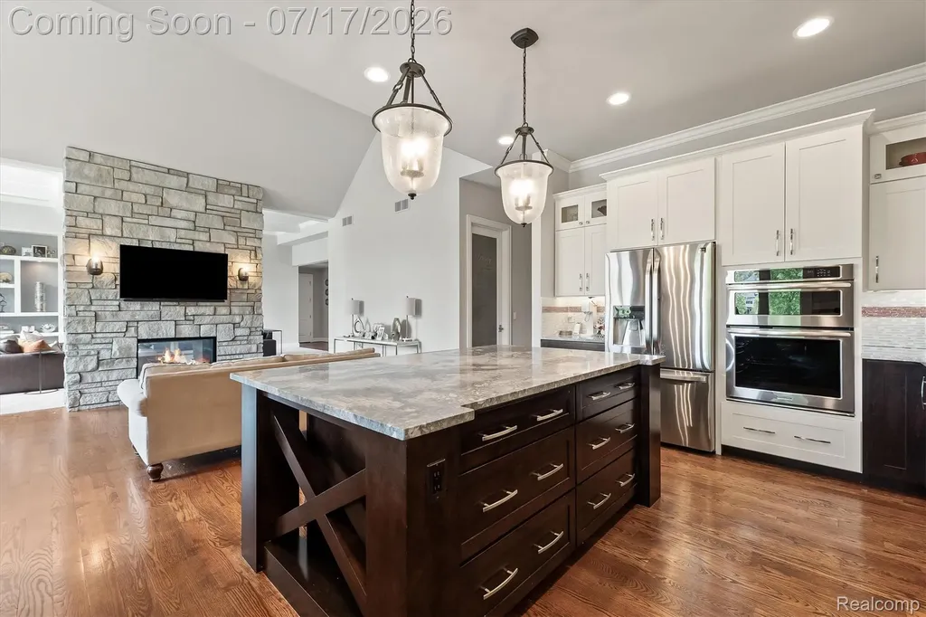 602 Wellington Circle Rochester Hills City MI 48309