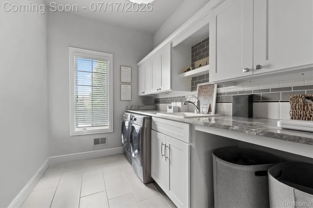 602 Wellington Circle Rochester Hills City MI 48309
