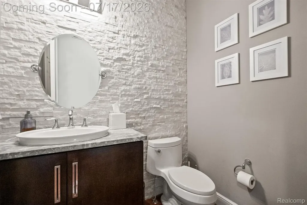 602 Wellington Circle Rochester Hills City MI 48309