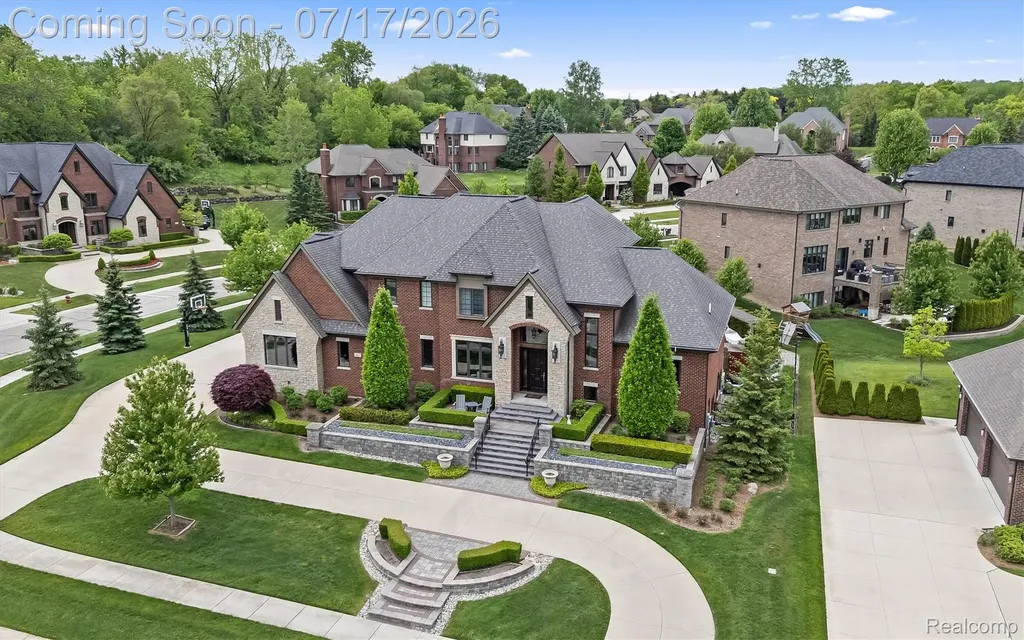 602 Wellington Circle Rochester Hills City MI 48309