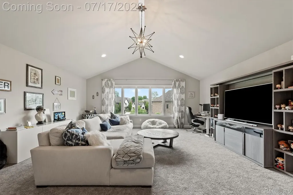 602 Wellington Circle Rochester Hills City MI 48309
