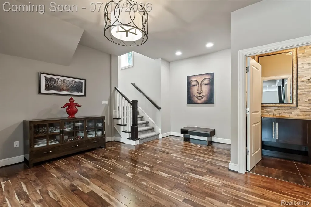 602 Wellington Circle Rochester Hills City MI 48309
