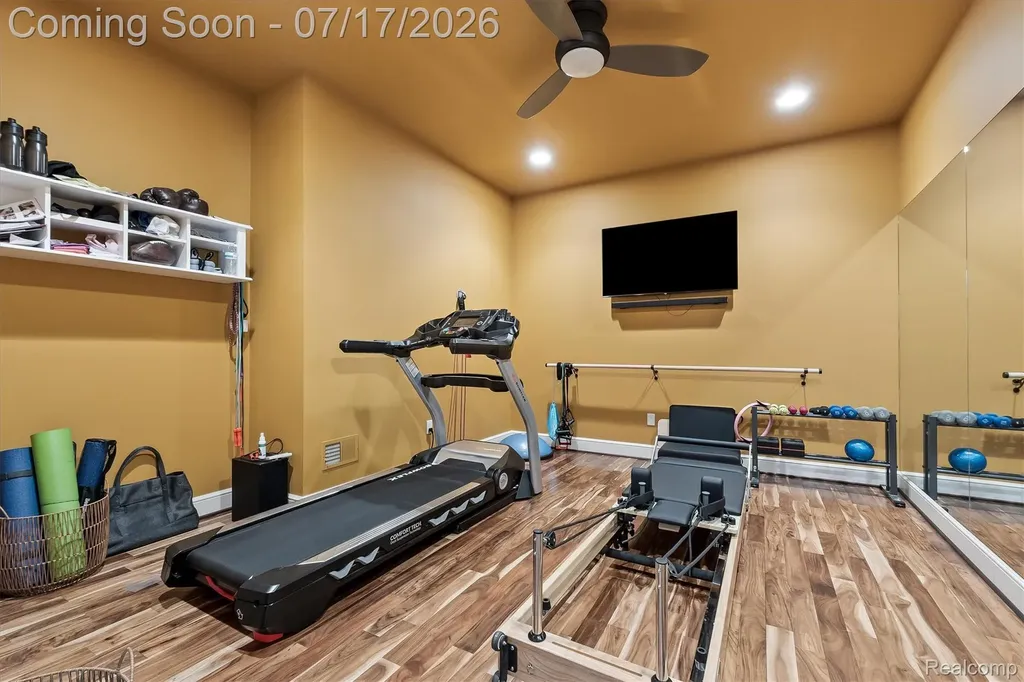 602 Wellington Circle Rochester Hills City MI 48309