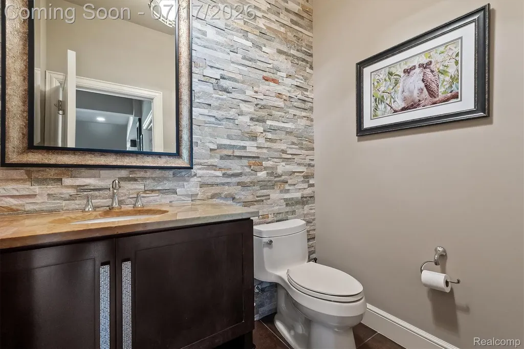 602 Wellington Circle Rochester Hills City MI 48309