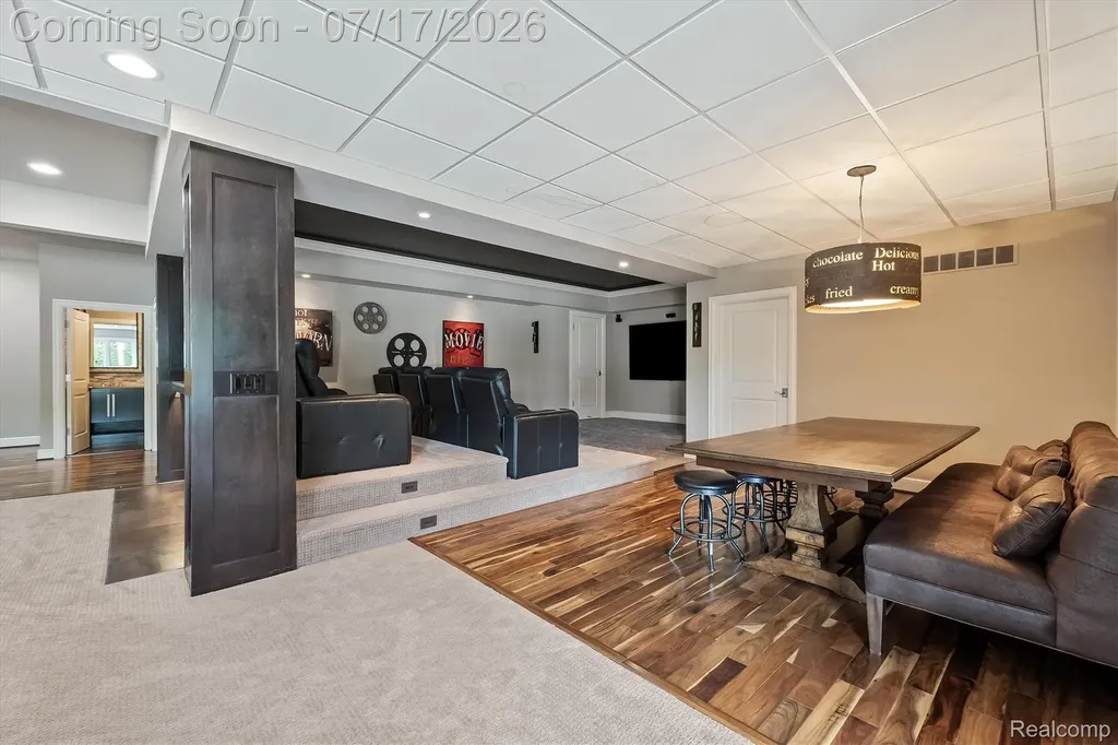 602 Wellington Circle Rochester Hills City MI 48309