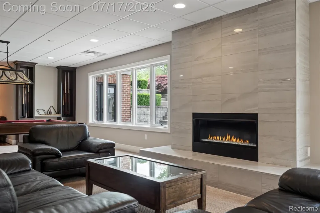 602 Wellington Circle Rochester Hills City MI 48309