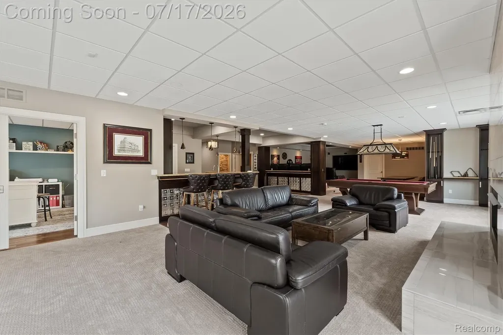 602 Wellington Circle Rochester Hills City MI 48309