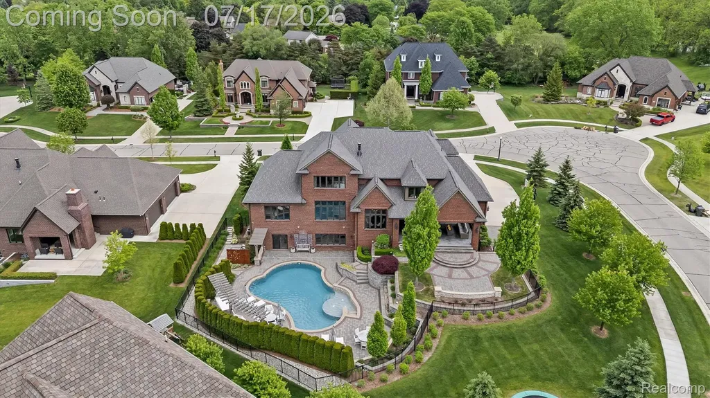 602 Wellington Circle Rochester Hills City MI 48309