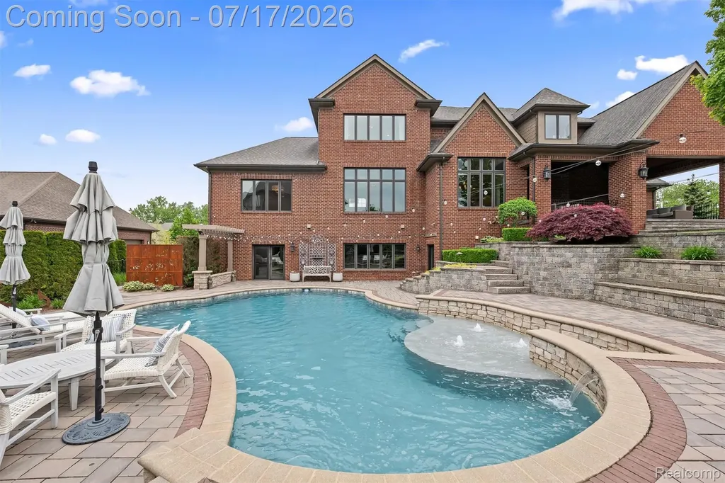 602 Wellington Circle Rochester Hills City MI 48309