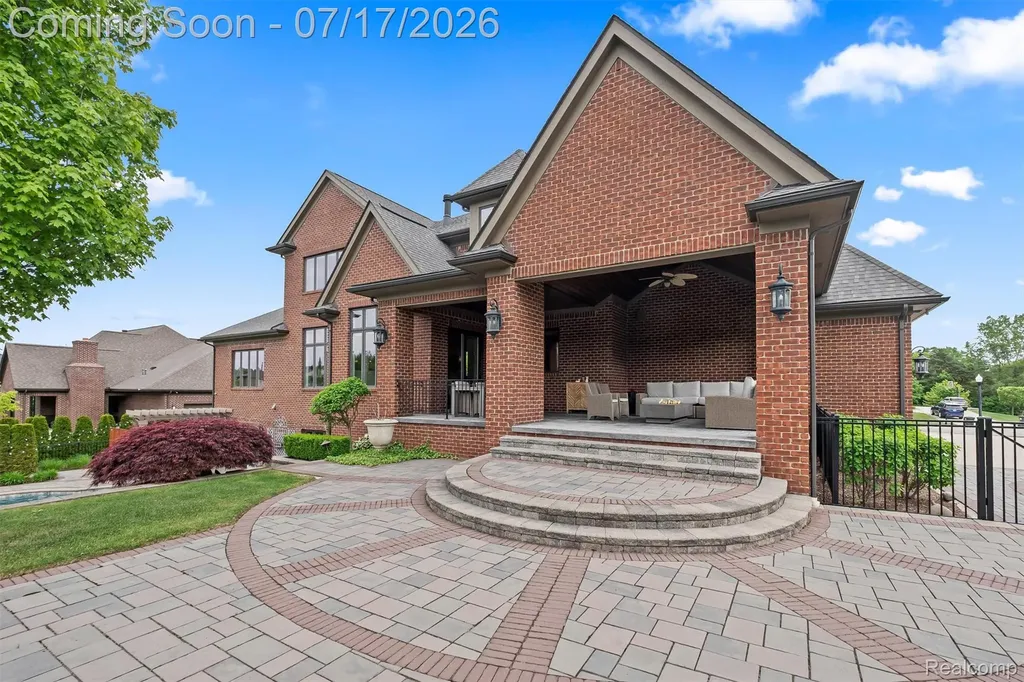 602 Wellington Circle Rochester Hills City MI 48309