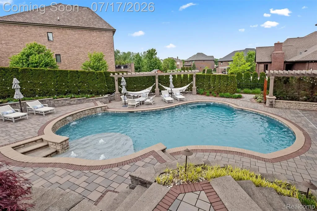 602 Wellington Circle Rochester Hills City MI 48309