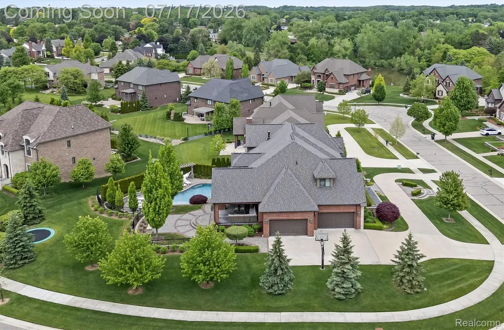 602 Wellington Circle Rochester Hills City MI 48309