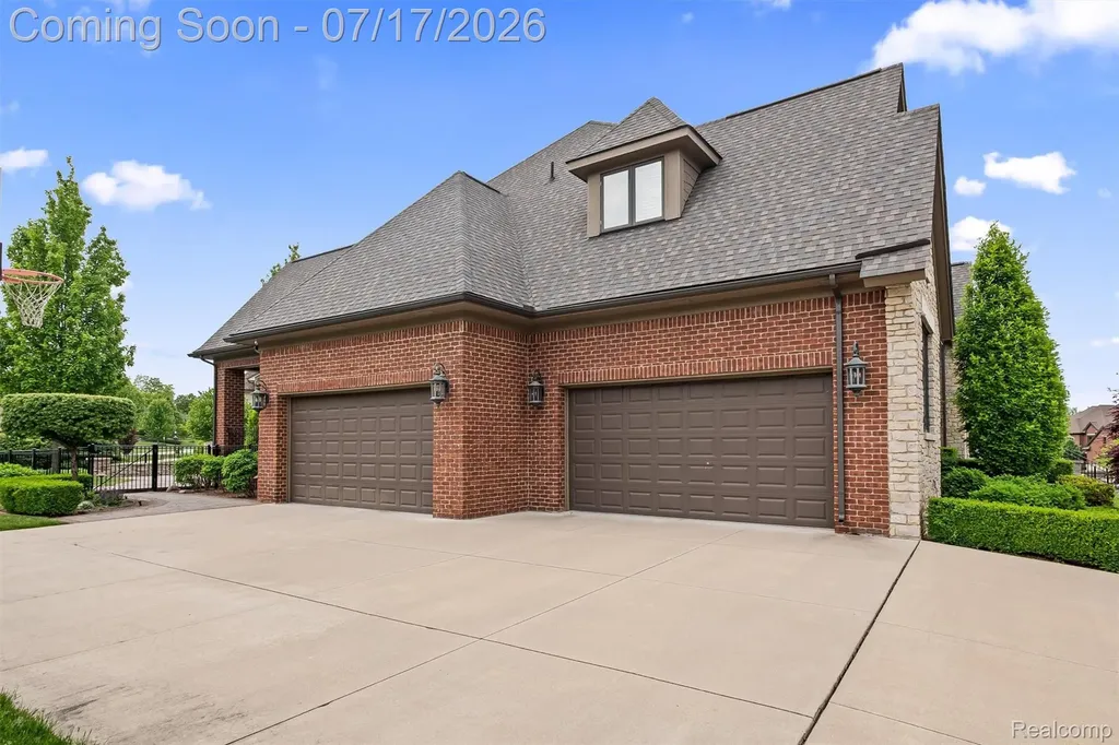 602 Wellington Circle Rochester Hills City MI 48309